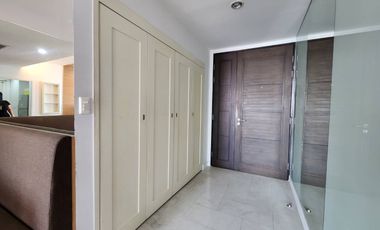 Good deal! Spacious 1 bedroom with unblocked view