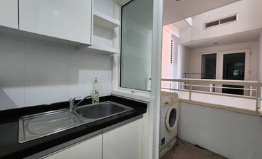 Good deal! Spacious 1 bedroom with unblocked view