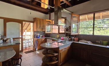 Chanthaburi: Noble 6-bedroom traditional lake estate on over 3.000 sqm