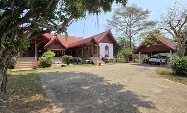 Chanthaburi: Noble 6-bedroom traditional lake estate on over 3.000 sqm