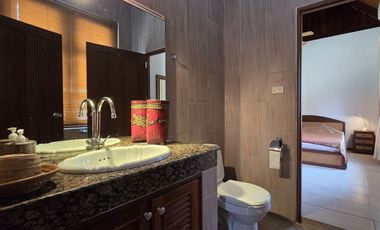 Chanthaburi: Noble 6-bedroom traditional lake estate on over 3.000 sqm