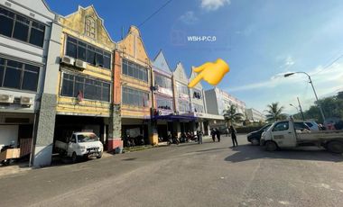 2 Shophouses 3 Floors Villa Alam Lestari Tiban