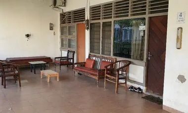 Rumah Lama Surat HGB Asri Dan Tenang di Komplek Pln Slipi