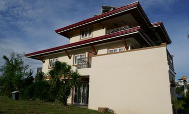 3-storey house in a 5-star resort subdivision in Mactan, Cebu @ P150k a month