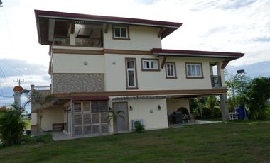 3-storey house in a 5-star resort subdivision in Mactan, Cebu @ P150k a month