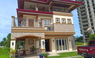3-storey house in a 5-star resort subdivision in Mactan, Cebu @ P150k a month
