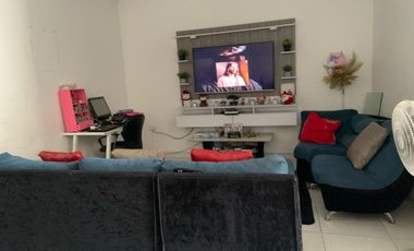CASA CON TALLER FUNCIONANDO