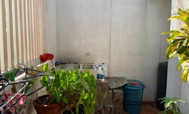 CASA CON TALLER FUNCIONANDO