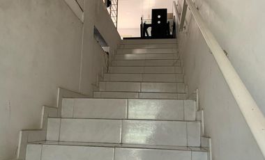 CASA CON TALLER FUNCIONANDO