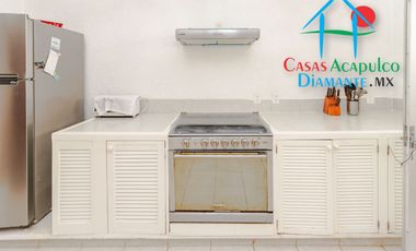 Casa en venta en copropiedad ¡Disfruta de la mitad de la propiedad! Con alberca y vista al mar