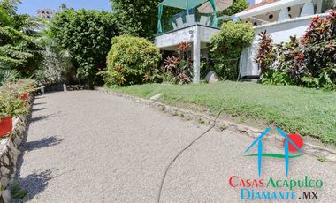 Casa en venta en copropiedad ¡Disfruta de la mitad de la propiedad! Con alberca y vista al mar