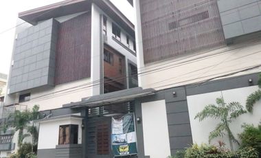 Brand New Modern Townhouse For Sale in Sta. Mesa Heights with 4 Bedrooms & 3 Car Garage PH2581