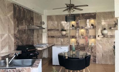 VENTA CASA TRES RECAMARAS EN DOS NIVELES CON ALBERCA LOMAS DE COCOYOC
