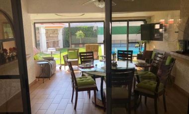 VENTA CASA TRES RECAMARAS EN DOS NIVELES CON ALBERCA LOMAS DE COCOYOC