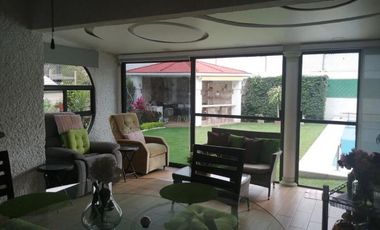 VENTA CASA TRES RECAMARAS EN DOS NIVELES CON ALBERCA LOMAS DE COCOYOC