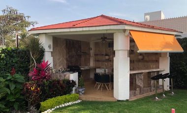 VENTA CASA TRES RECAMARAS EN DOS NIVELES CON ALBERCA LOMAS DE COCOYOC