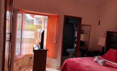VENTA CASA TRES RECAMARAS EN DOS NIVELES CON ALBERCA LOMAS DE COCOYOC