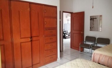 VENTA CASA TRES RECAMARAS EN DOS NIVELES CON ALBERCA LOMAS DE COCOYOC