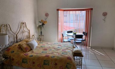 VENTA CASA TRES RECAMARAS EN DOS NIVELES CON ALBERCA LOMAS DE COCOYOC