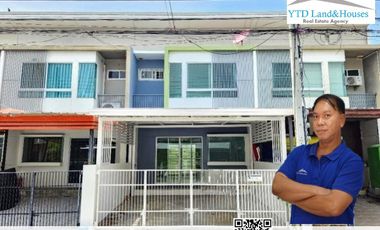 2-storey townhome for sale in the Indy Bangna (Km.26),  Front of the house facing south. Renovated, new paint  ,added the roof behind and the roof of the garage  in front of the house