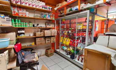 Se vende casa esquina con negocio incluido en Curacavi centro.