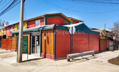 Se vende casa esquina con negocio incluido en Curacavi centro.