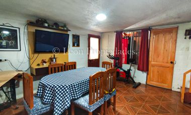 Se vende casa esquina con negocio incluido en Curacavi centro.