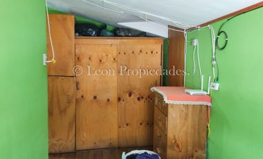 Se vende casa esquina con negocio incluido en Curacavi centro.