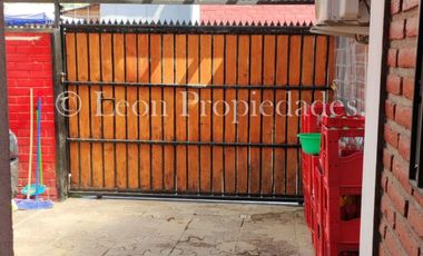 Se vende casa esquina con negocio incluido en Curacavi centro.