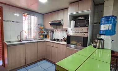 Se vende casa esquina con negocio incluido en Curacavi centro.