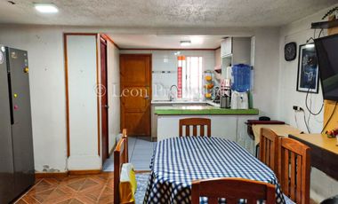 Se vende casa esquina con negocio incluido en Curacavi centro.