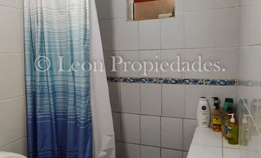 Se vende casa esquina con negocio incluido en Curacavi centro.