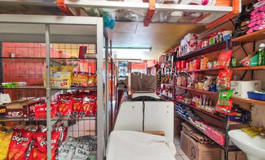 Se vende casa esquina con negocio incluido en Curacavi centro.