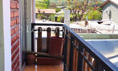 Se vende casa esquina con negocio incluido en Curacavi centro.