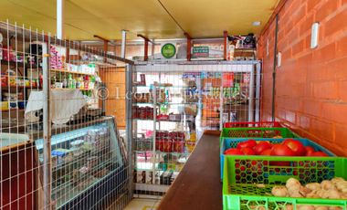 Se vende casa esquina con negocio incluido en Curacavi centro.