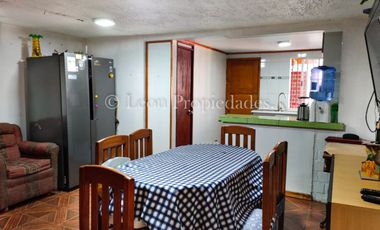 Se vende casa esquina con negocio incluido en Curacavi centro.