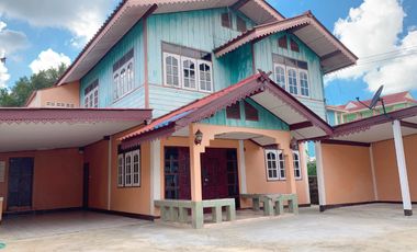 ขายบ้านเดี่ยว 2 ชั้น  60 ตร.ว ซอยชุมชนชาวแพ ถนนมิตรภาพ ต.อรัญญิก อ.เมือง จ.พิษณุโลก