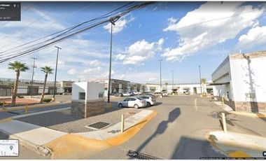 SE RENTAN LOCALES EN PLAZA COMERCIAL 308 POR AVE. DE LA RAZA