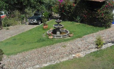 BONITO RANCHO DE 11 HAS. EN CURUNGUEO MUNICIPIO DE ZITACURO MICH. CON ARBOLES DE GUALLABA.