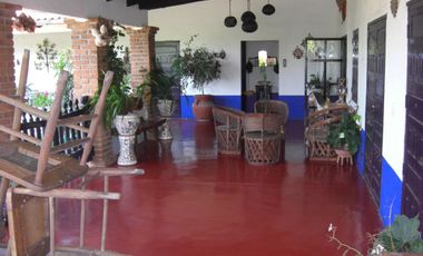 BONITO RANCHO DE 11 HAS. EN CURUNGUEO MUNICIPIO DE ZITACURO MICH. CON ARBOLES DE GUALLABA.