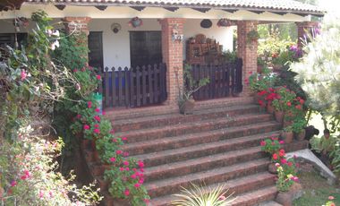 BONITO RANCHO DE 11 HAS. EN CURUNGUEO MUNICIPIO DE ZITACURO MICH. CON ARBOLES DE GUALLABA.