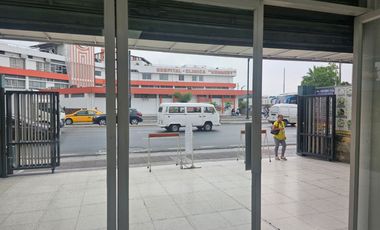 Alquiler de un local comercial en la avenida del Periodista, Nueva Kennedy frente a la Clínica Kennedy y el Policentro