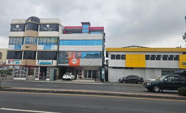 Alquiler de un local comercial en la avenida del Periodista, Nueva Kennedy frente a la Clínica Kennedy y el Policentro