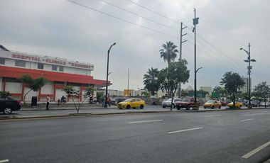 Alquiler de un local comercial en la avenida del Periodista, Nueva Kennedy frente a la Clínica Kennedy y el Policentro