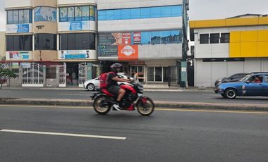 Alquiler de un local comercial en la avenida del Periodista, Nueva Kennedy frente a la Clínica Kennedy y el Policentro