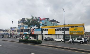 Alquiler de un local comercial en la avenida del Periodista, Nueva Kennedy frente a la Clínica Kennedy y el Policentro