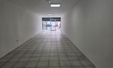 Alquiler de un local comercial en la avenida del Periodista, Nueva Kennedy frente a la Clínica Kennedy y el Policentro