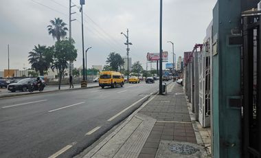 Alquiler de un local comercial en la avenida del Periodista, Nueva Kennedy frente a la Clínica Kennedy y el Policentro