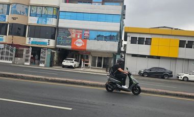 Alquiler de un local comercial en la avenida del Periodista, Nueva Kennedy frente a la Clínica Kennedy y el Policentro