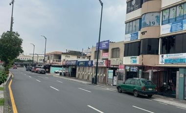 Alquiler de un local comercial en la avenida del Periodista, Nueva Kennedy frente a la Clínica Kennedy y el Policentro